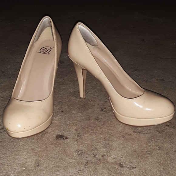 Heels - Picture 1 of 1